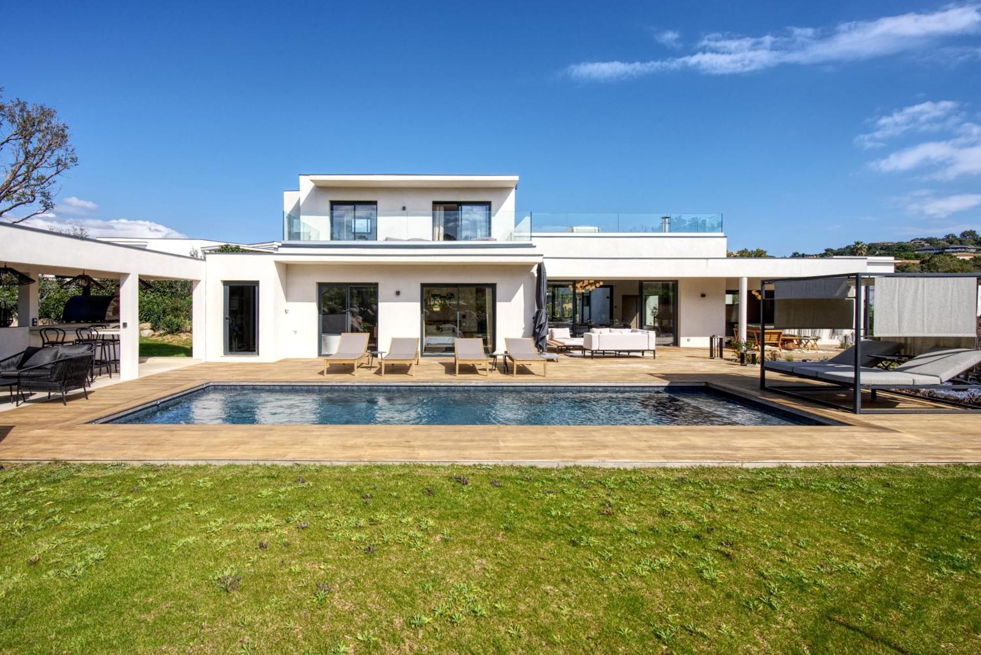 Villa La Luxury Patio Cirendinu